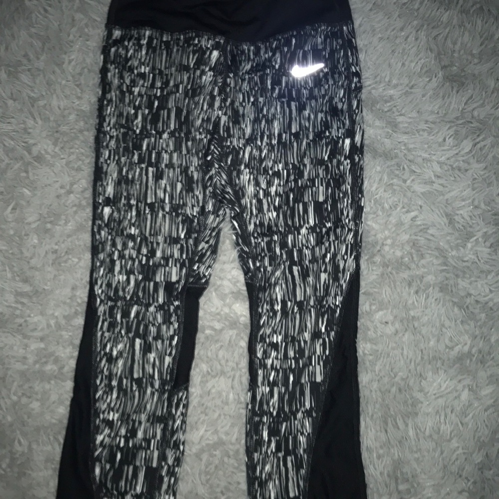Nike 3/4 length leggings size xs